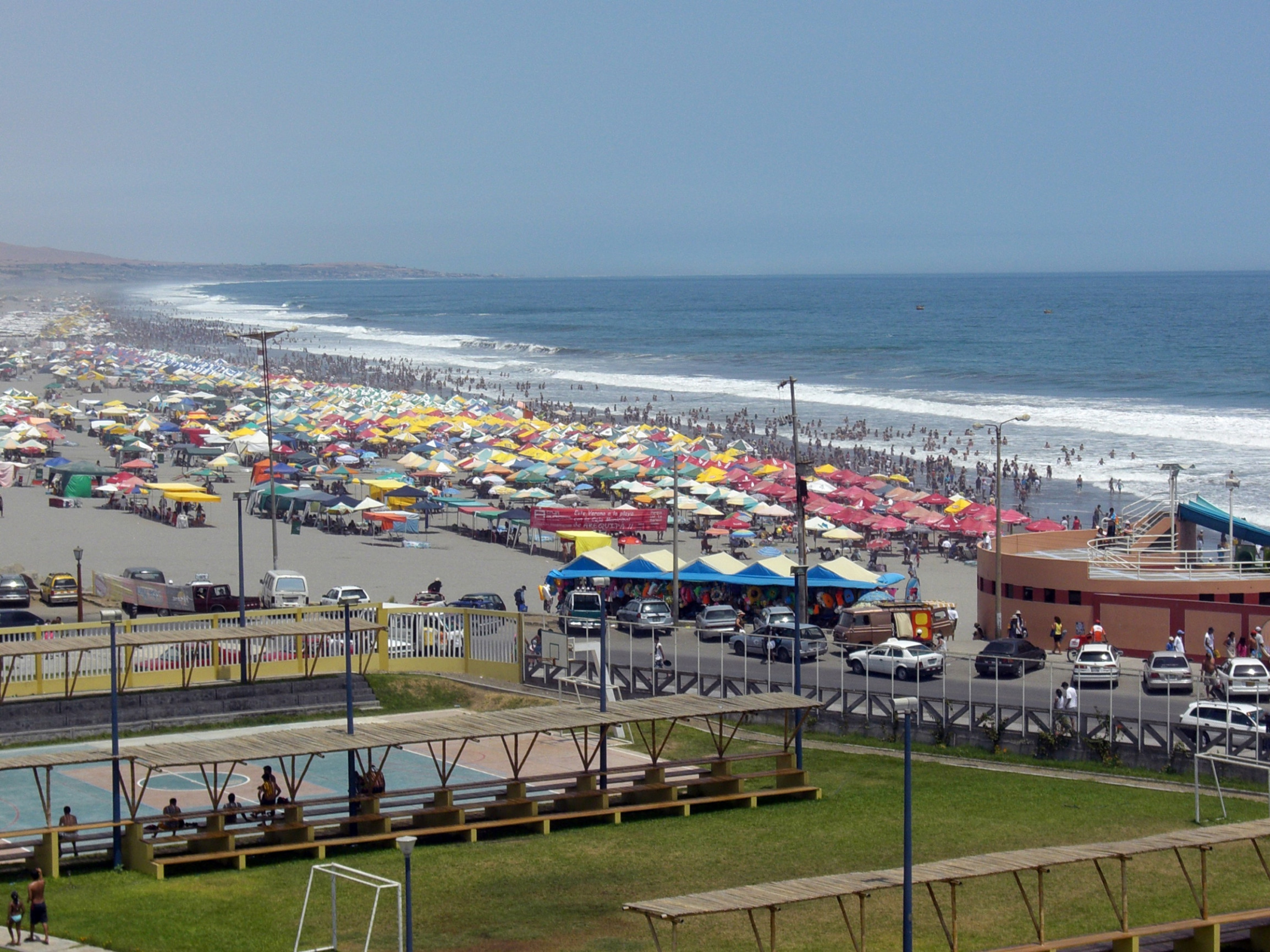 Мольендо (Mollendo) – небольшой морской курорт в Перу – фотографии Перу