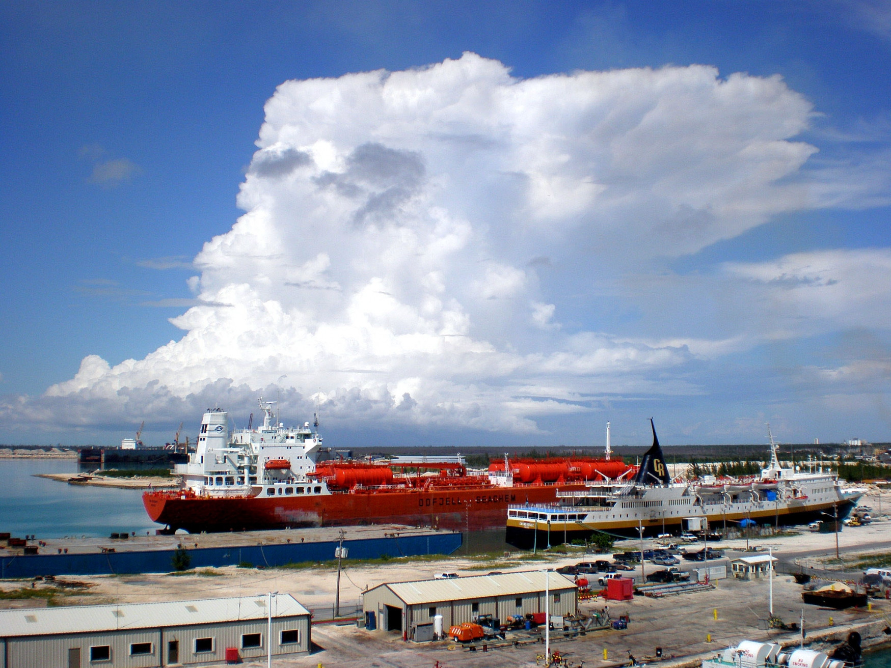 Корабли на острове Гранд Багама, Багамские острова – фотографии Багамских островов