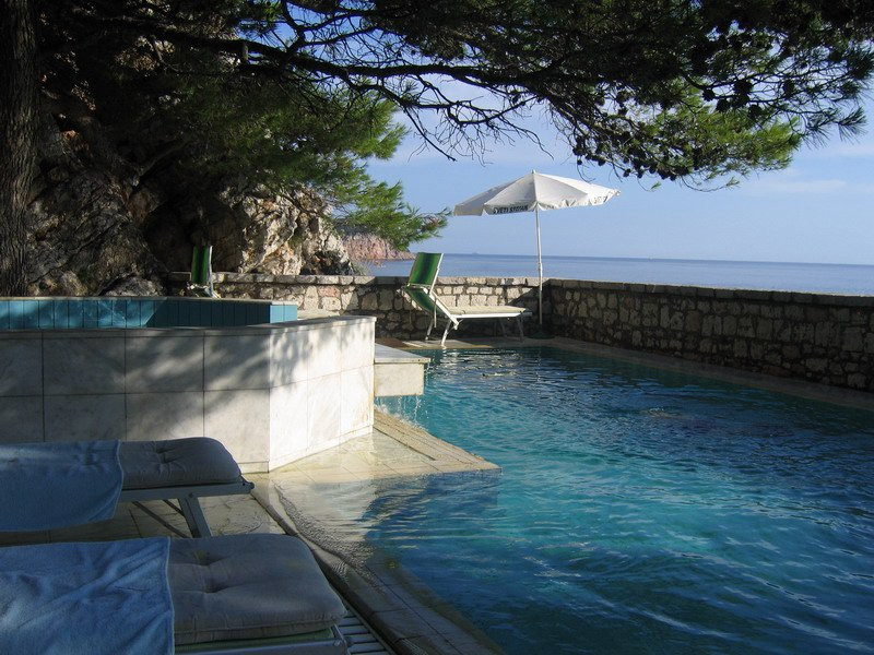 Бассейн в Святой Стефан, Черногория – фотографии Черногории