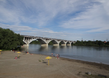 Мост в городе Бийск, Алтай – фотографии России