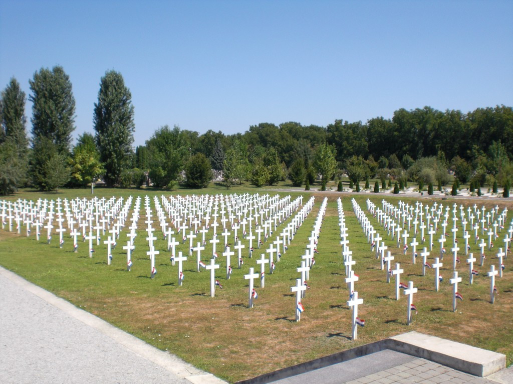 Кладбище в Словонии, Хорватия. Фото 3 – фотографии Хорватии