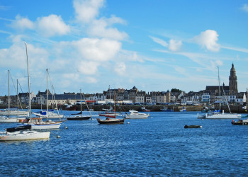 Лодки и парусники в Ле-Круазик, Франция – фотографии Франции