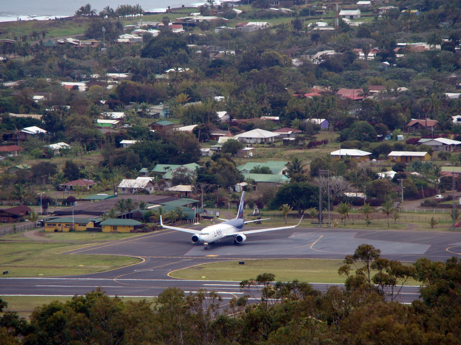 Аэропорт на острове Пасхи – фотографии Чили