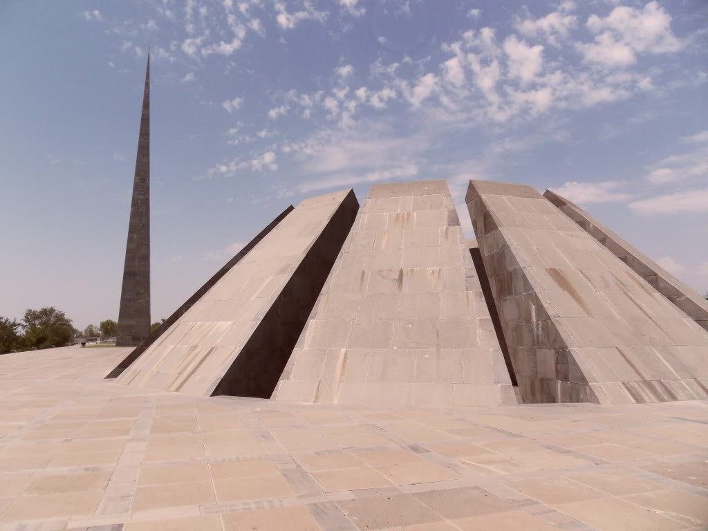 Мемориальный комплекс Цицернакаберд, Ереван, Армения – фотографии Армении