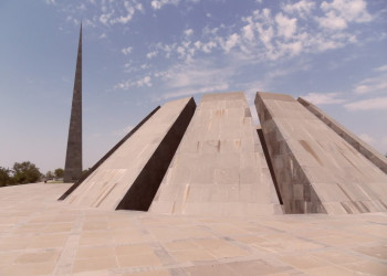 Мемориальный комплекс Цицернакаберд, Ереван, Армения – фотографии Армении