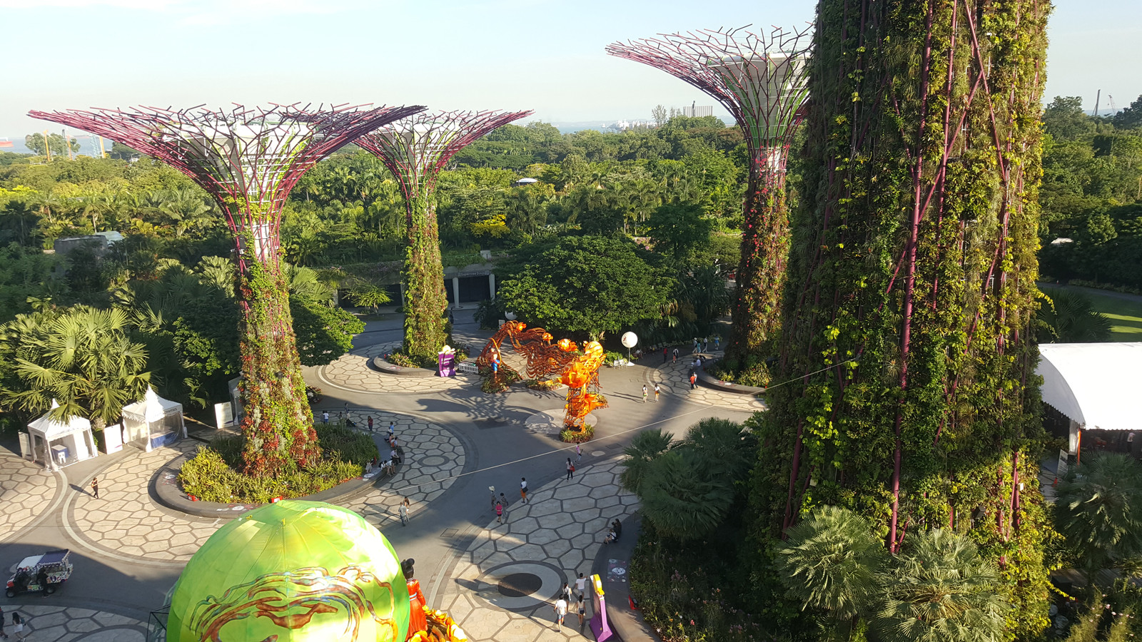 Необычный парк Gardens by the Bay. Фото 2 – фотографии Сингапура