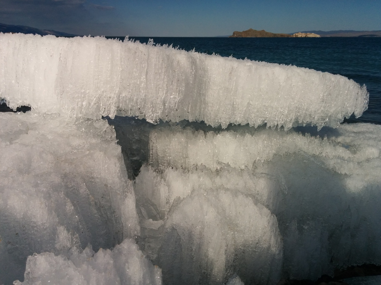 Лёд на мысе Уюга, Малое море, Байкал – фотографии России