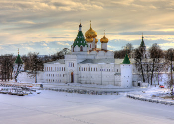 Свято-Троицкий мужской Ипатьевский монастырь зимой – фотографии России