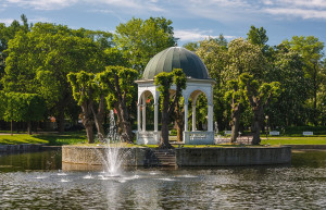 Роскошная достопримечательность - Кадриоргский дворец (Kadriorg) - расположена в Таллине – фотографии Эстонии