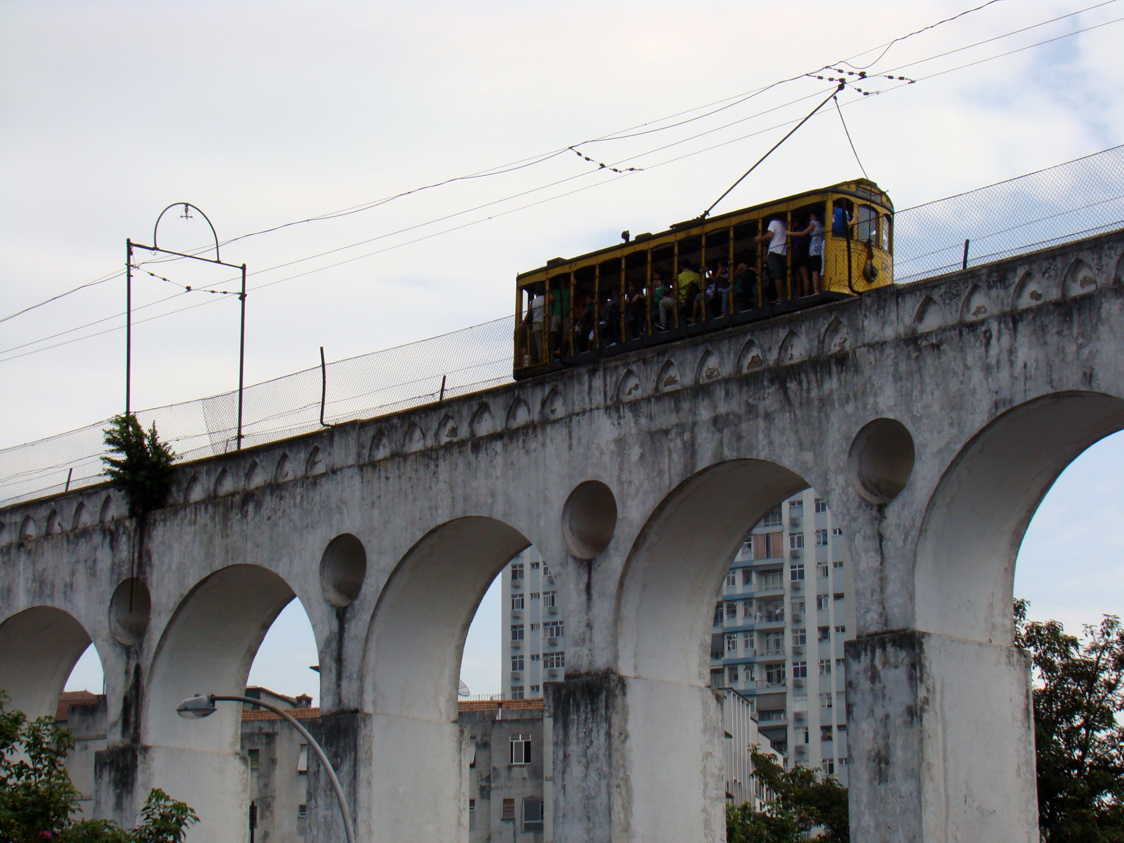 Трамвай Санта-Тереза и акведук Кариока – фотографии Бразилии