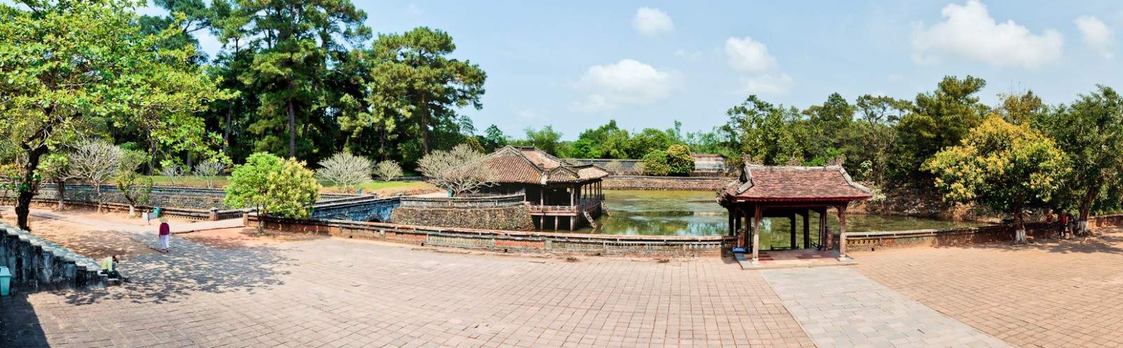 Панорама гробницы Ты Дыка в Хюэ – фотографии Вьетнама