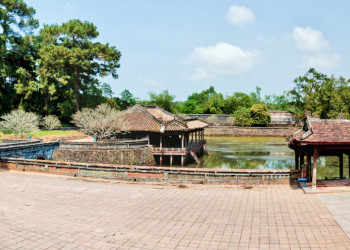 Панорама гробницы Ты Дыка в Хюэ – фотографии Вьетнама