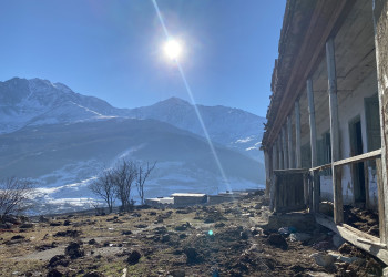 Старое селение Цимити, вид с заброшенного строения на горы – фотографии России