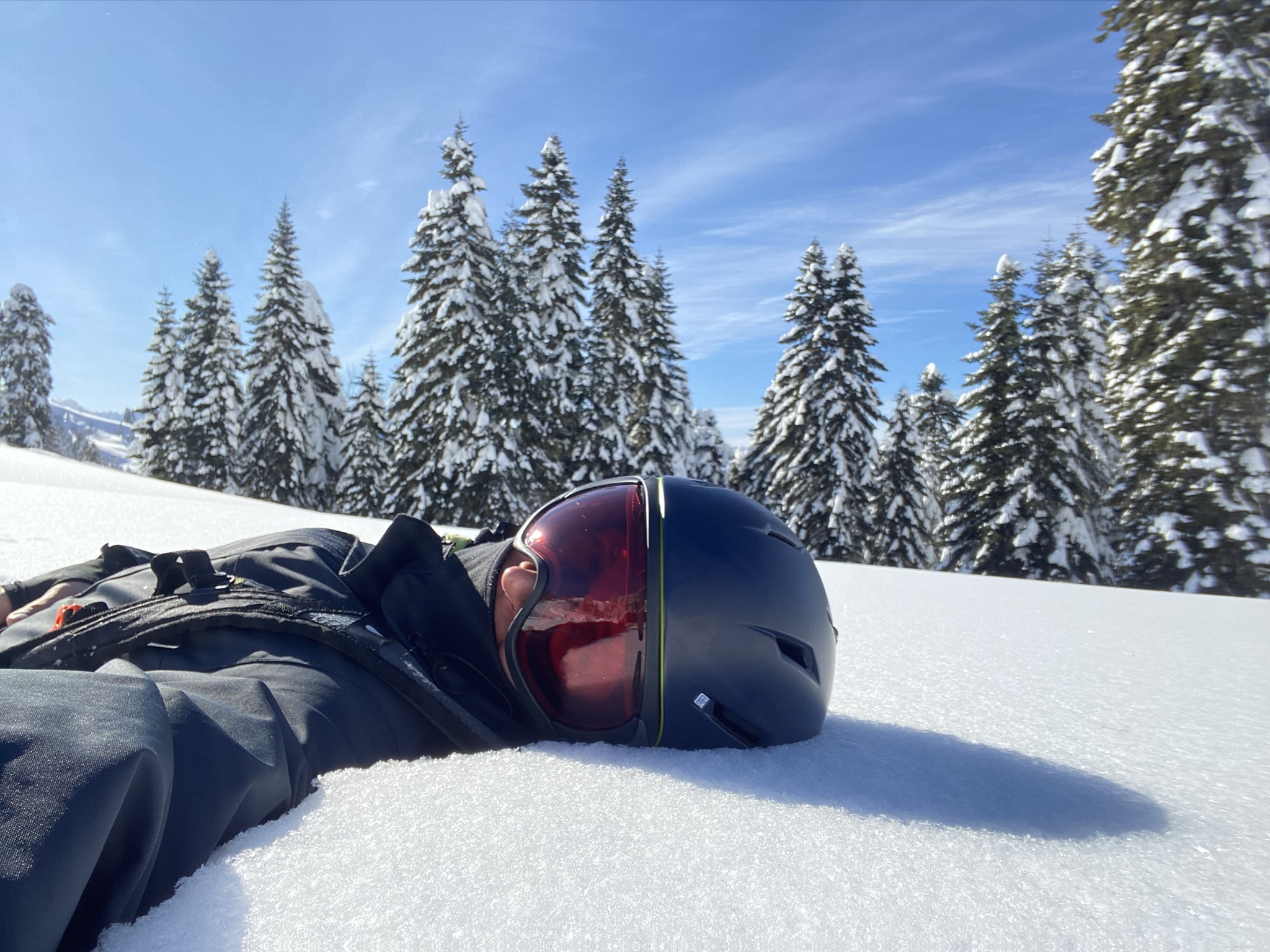 Сноубордист умирает на трассе Сторожка на Розе Хутор – фотографии России