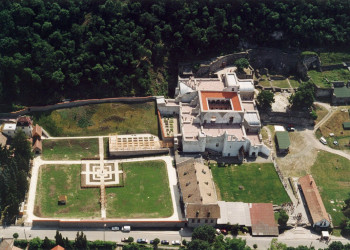 Панорамный вид на Королевский дворец, Вишеград, Венгрия – фотографии Венгрии