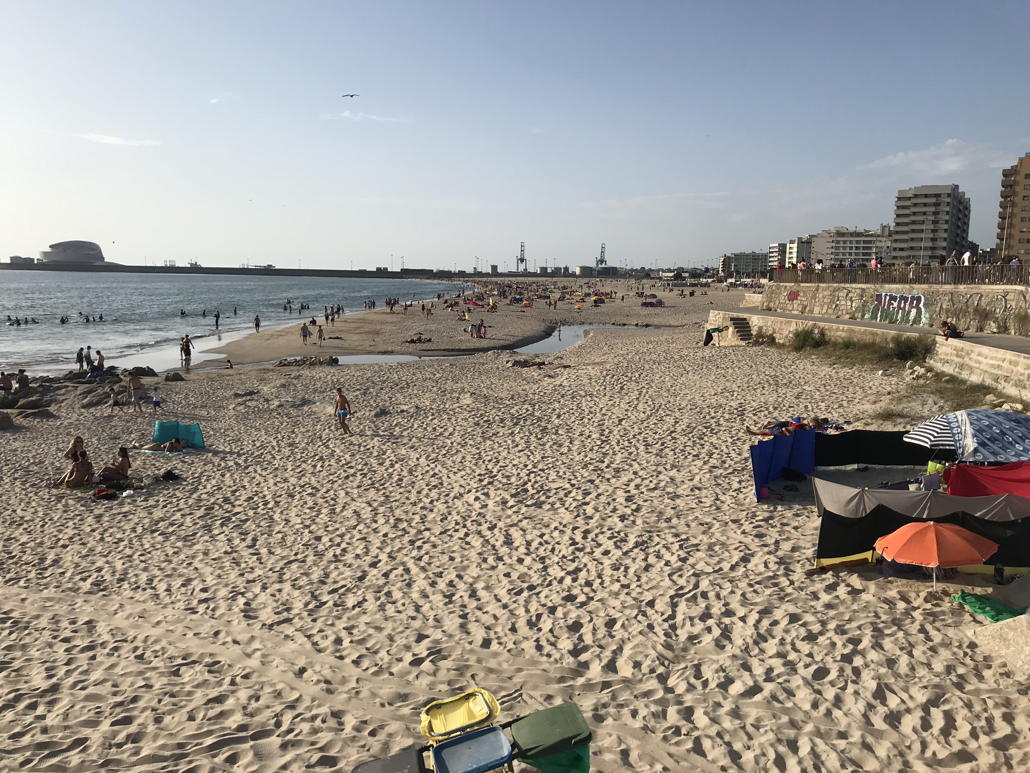 Вид на пляж Матозиньюш (Praia de Matosinhos), Порту – фотографии Португалии