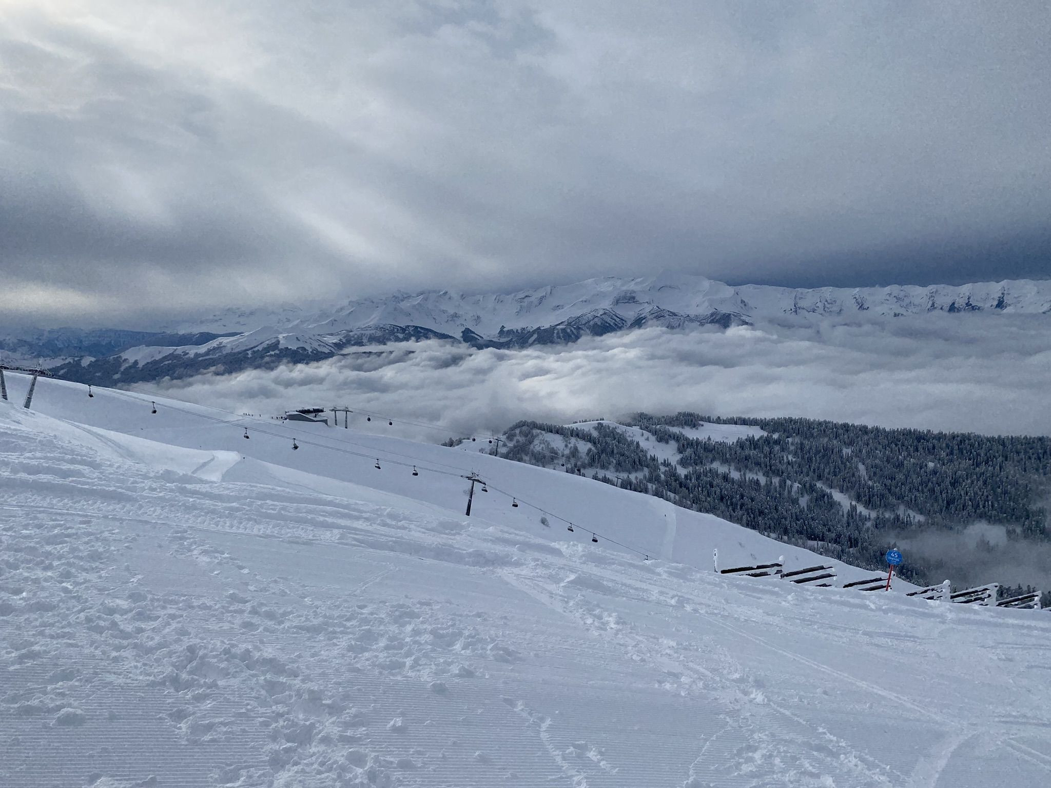 Вид на канатную дорогу Эдельвейс на Южном склоне – фотографии России