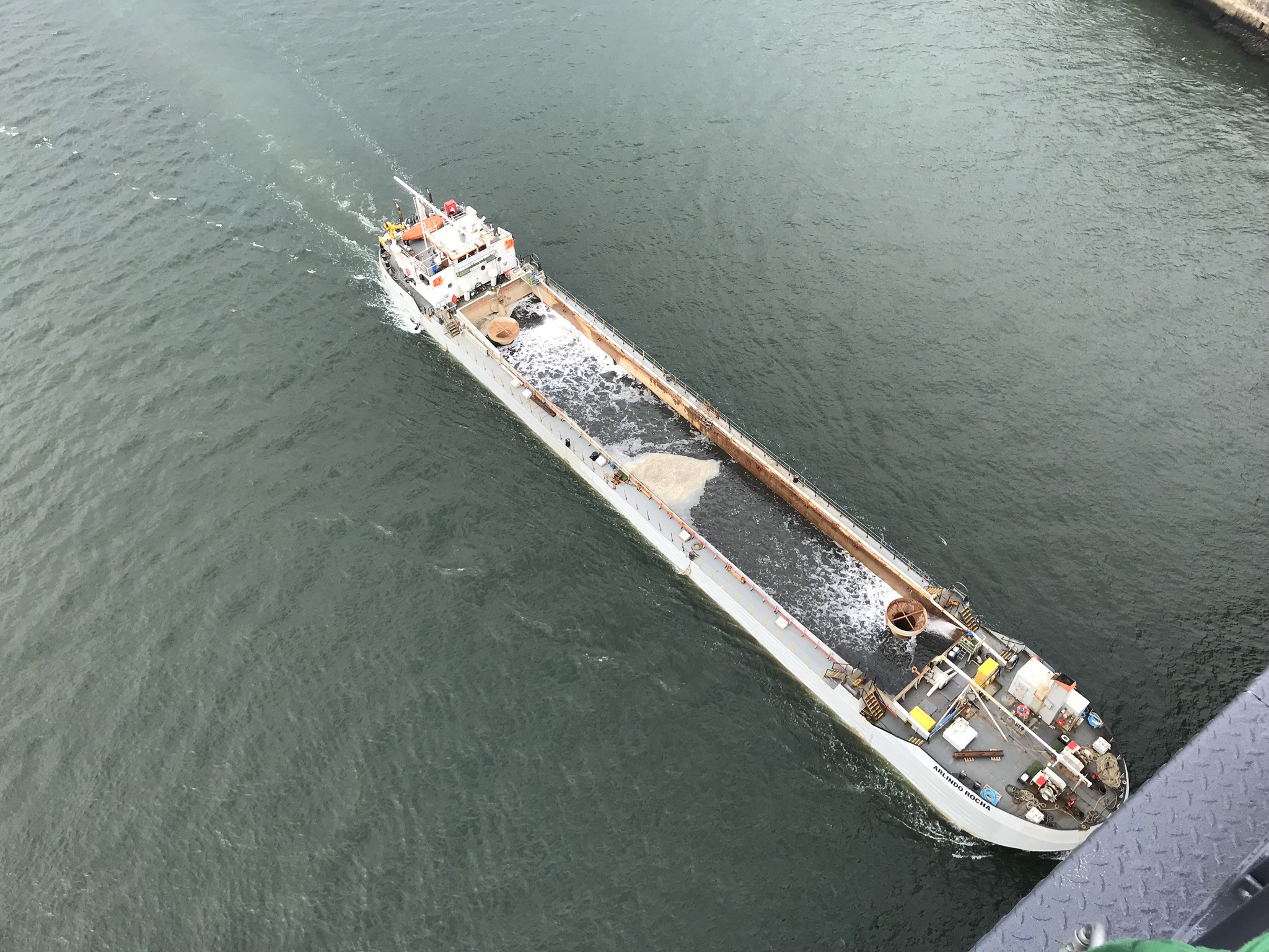 Порту, вид с моста на интересное судно – фотографии Португалии