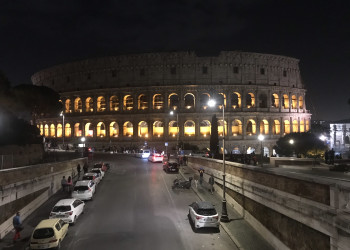 Строительство Колизея в Италии отличилось использованием сложной в то время технологии – конвейера – фотографии Италии