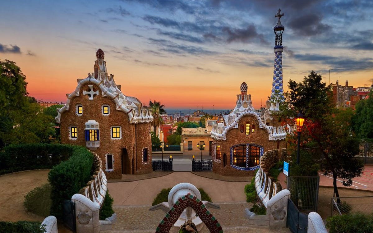 Популярный парк Гуэля (Park Guell), Испания – фотографии Испании