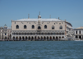Дворец до́жей (Palazzo Ducale) в Венеции, Италия – фотографии Италии