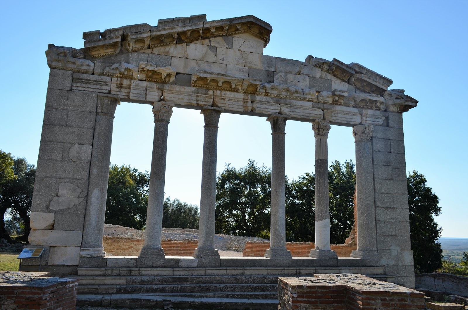 Руины театра. Аполлония. Албания – фотографии Албании