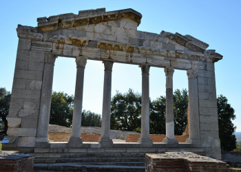 Руины театра. Аполлония. Албания – фотографии Албании