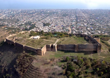 Оборонительная цитадель Нарын-кала (Naryn-kala) в Дербенте, Дагестан – фотографии России