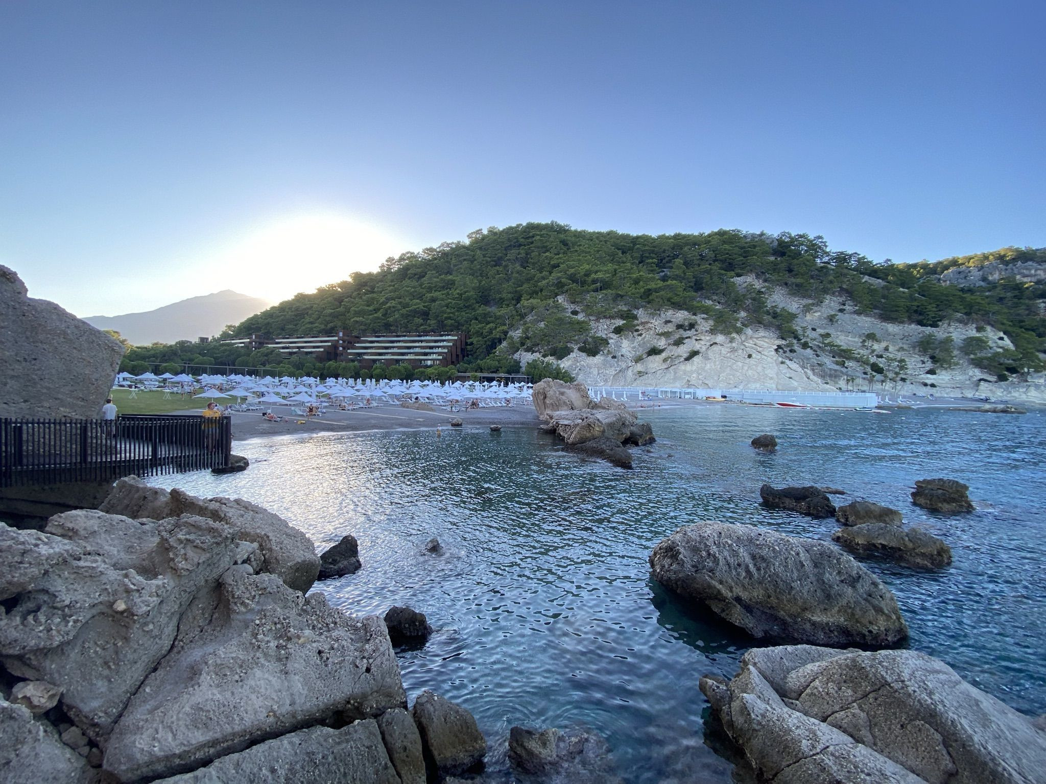 Вид на центральный пляж отеля Maxx Roayl Kemer – фотографии Турции