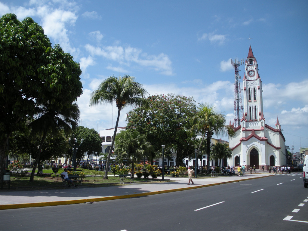 Пласа-де-Армас в Икитосе – фотографии Перу