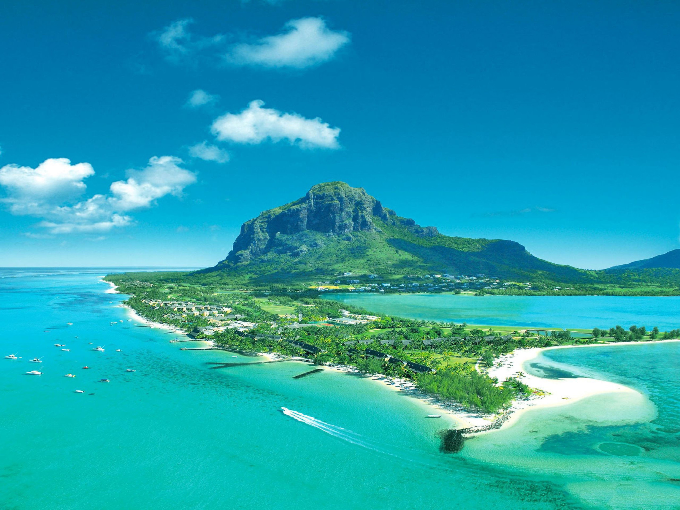 Горы вдали. Остров Маврикий – фотографии Маврикия