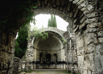 Цандрыпшский храм, построенный в VI веке – фотографии Абхазии