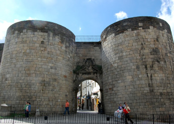 Ворота в Римских стенах Луго – фотографии Испании