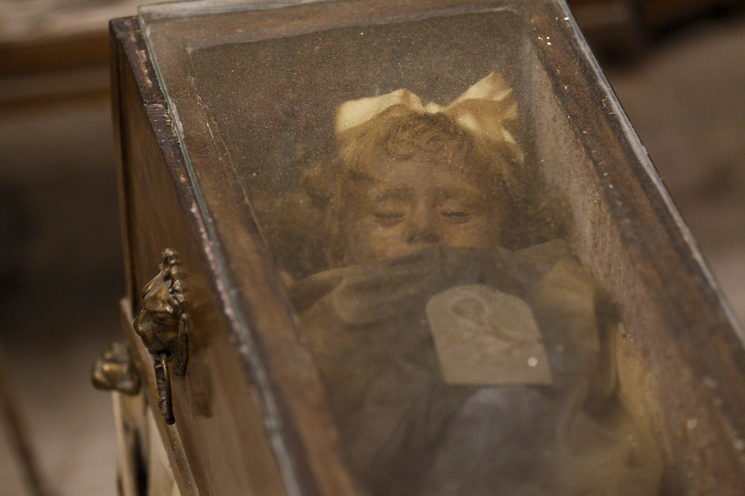 Прозвище «Спящая красавица» получила мумия 2х-летней девочки Розалии Ломбардо в Катакомбах капуцинов – фотографии Италии