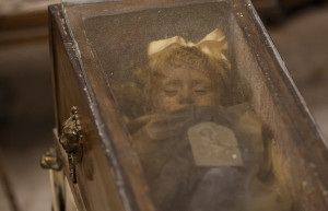 Прозвище «Спящая красавица» получила мумия 2х-летней девочки Розалии Ломбардо в Катакомбах капуцинов – фотографии Италии