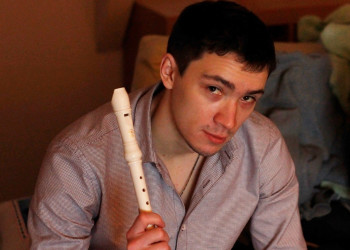 С блокфлейтой – фотографии