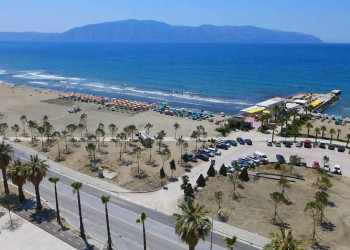 Вид на побережье с высоты. Влёра. Албания – фотографии Албании