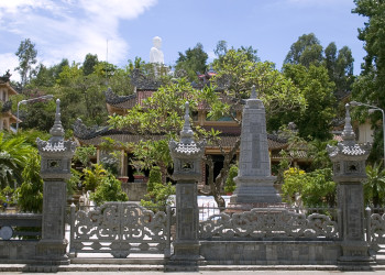 Пагода Лонгшон в Нячанге – фотографии Вьетнама