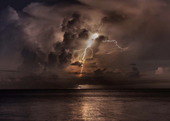 Молнии Кататумбо в Венесуэле, где река впадает в озеро Маракайбо – фотографии Венесуэлы