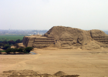 Огромный храм Солнца (Huaca del Sol) – фотографии Перу