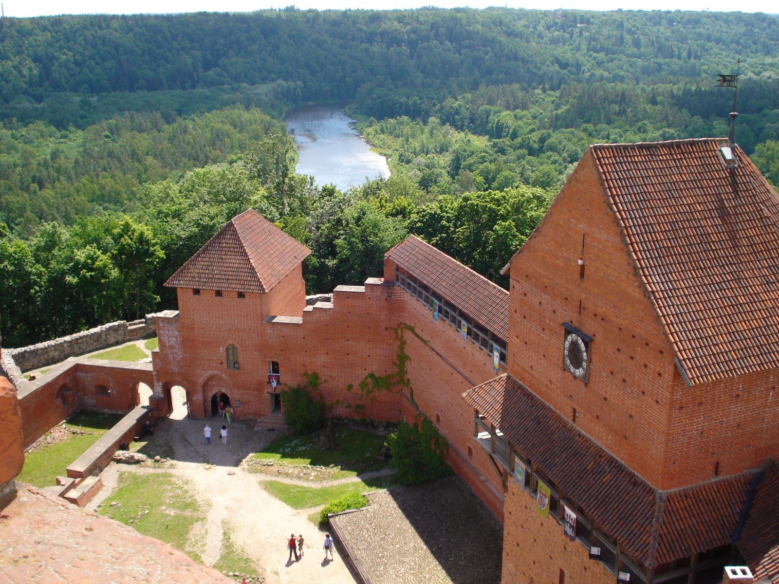 Замок в окрестностях Сигулды – фотографии Латвии