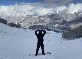 Сноубордист на Розе Хутор на высоте 1600 – фотографии России