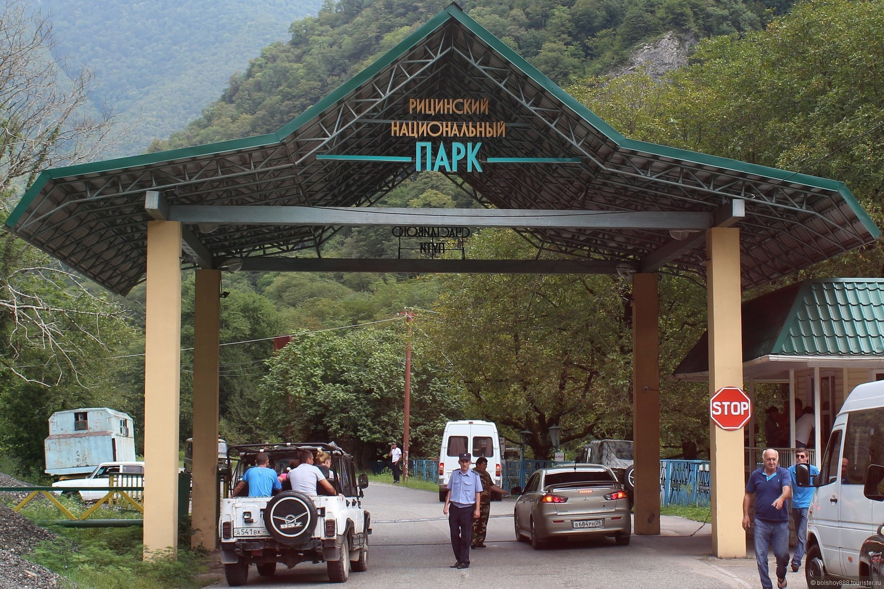 Рицинский реликтовый национальный парк. Озеро Рица – фотографии Абхазии