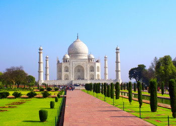 Дворец в честь любви Тадж-Махал (Taj Mahal) в Агре, Индия – фотографии Индии