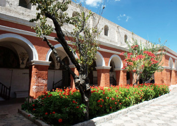 Монастырь Санта-Каталина (Monasterio de Santa Catalina de Siena) – фотографии Перу