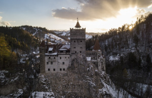 Если скучно бродить по Замку Дракулы, рассматривая экспонаты, спуститесь вниз в камеру пыток – фотографии Румынии