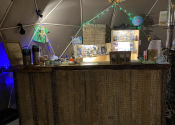 Внутри кафе в «Таинственном лесу», Кировск – фотографии России