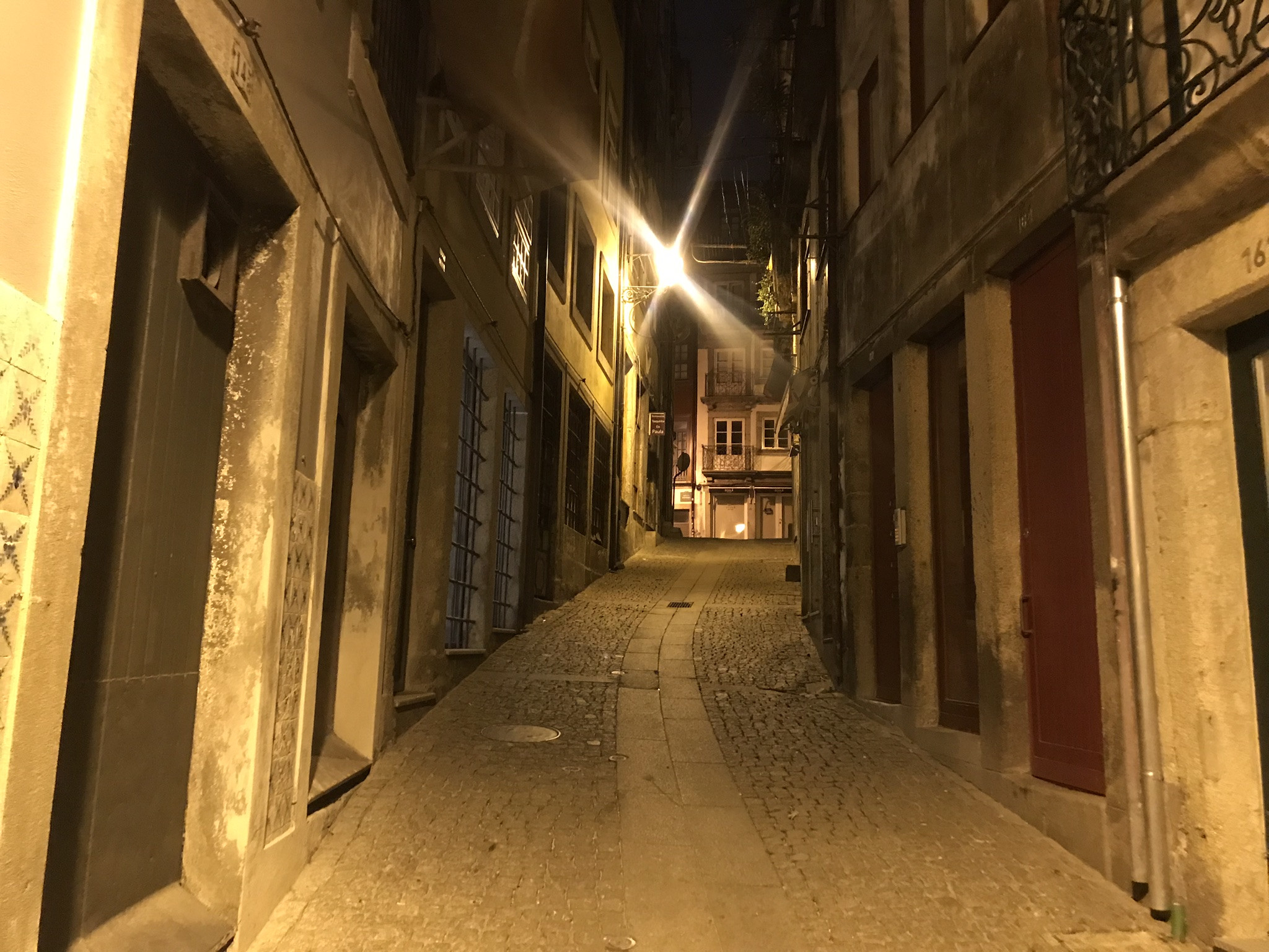 Вечерние улочки Порту, Португалия – фотографии Португалии