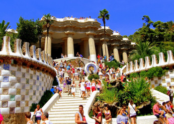 Популярный парк Гуэля (Park Guell), Барселона, Испания – фотографии Испании