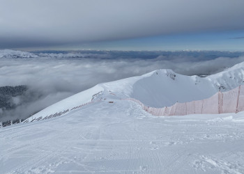 Вид на Южный (слева) и Северный склон (справа) на Роза Пик – фотографии России